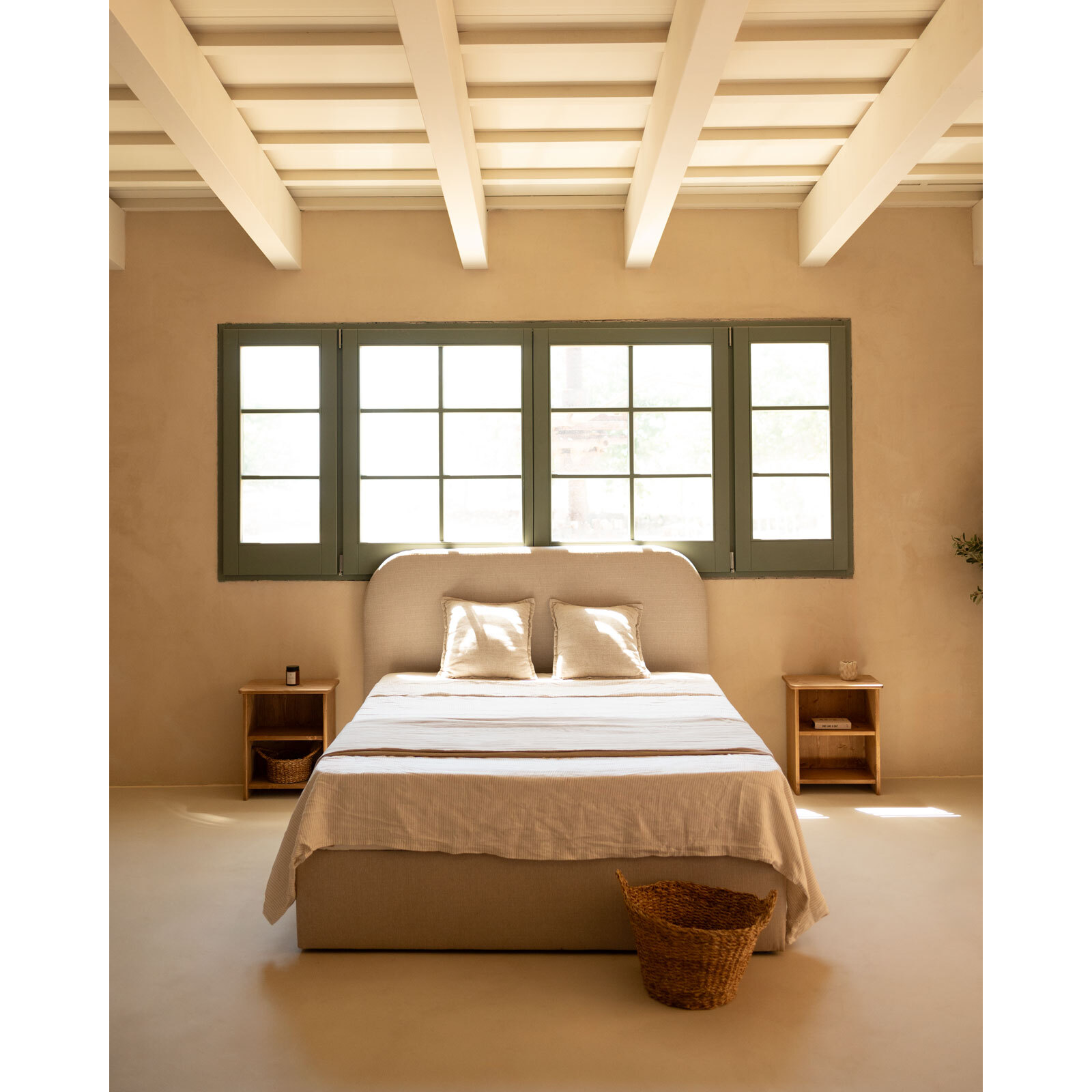 Lit coffre en ton beige pour les sommiers en différentes tailles