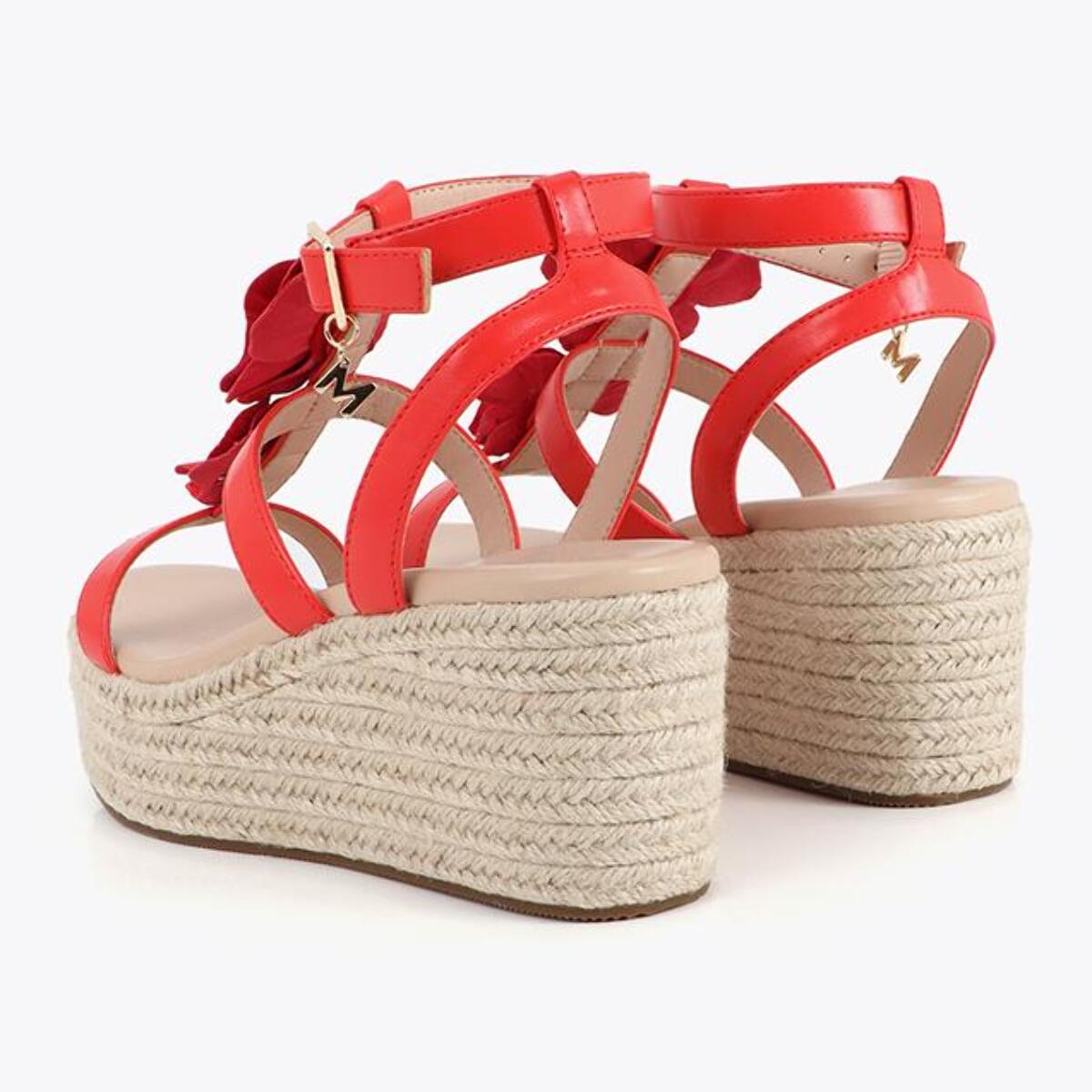 Zeppa con decorazioni floreali