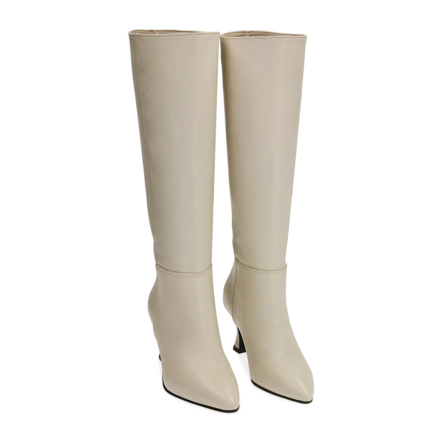 Botas de piel color crema, tacón 7 cm.