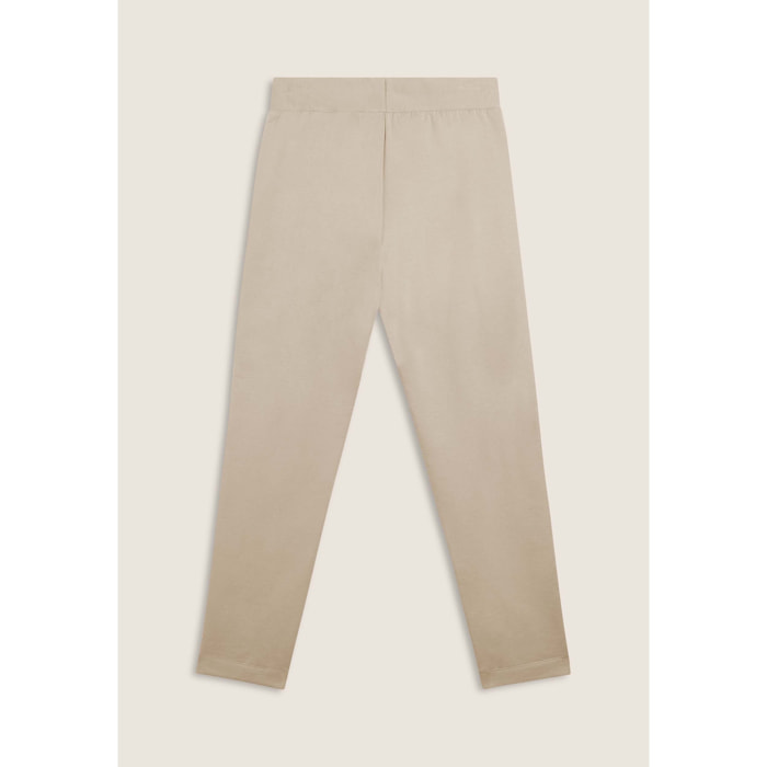 Pantaloni con spacchi laterali sul fondo