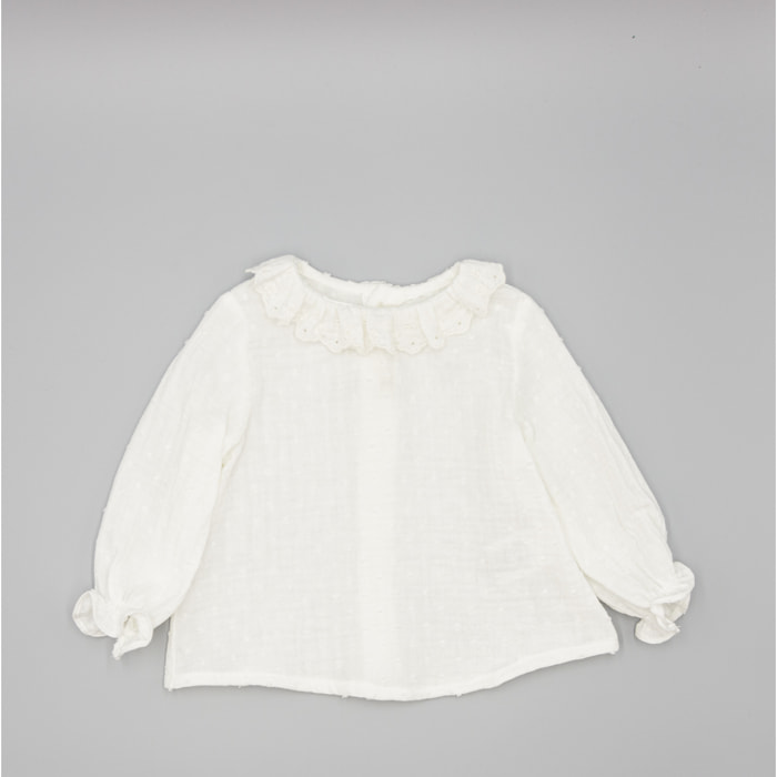 Camisa Blanca De Muselina Plumeti Y Cuello Bordado