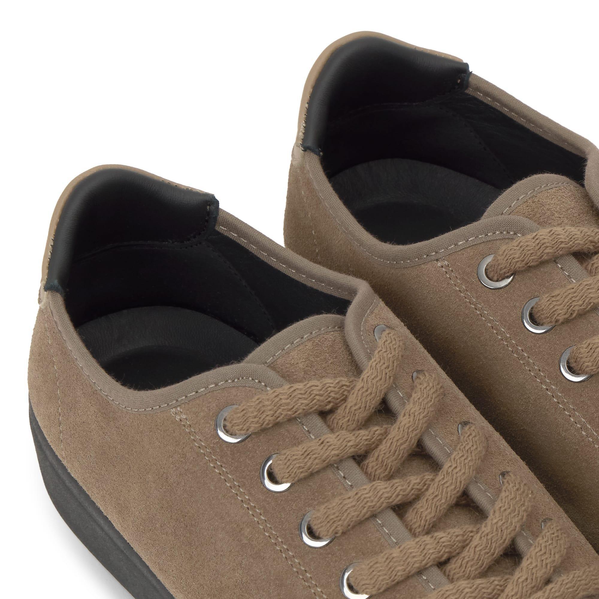 Sneaker plano Zira en serraje
