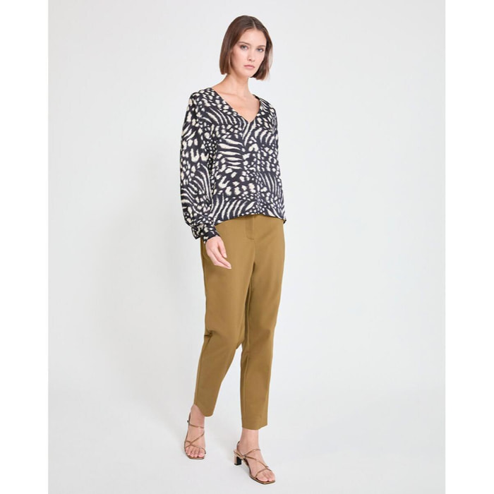 Blusa stampata con maniche a sbuffo e scollo a V