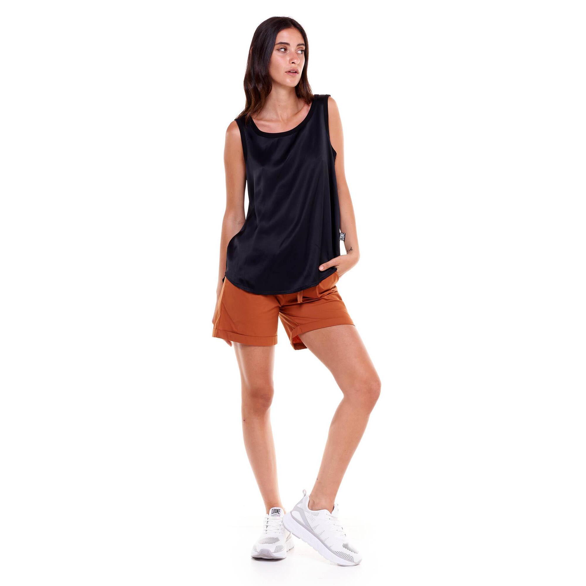 Camiseta de tirantes de raso para mujer en blanco y negro