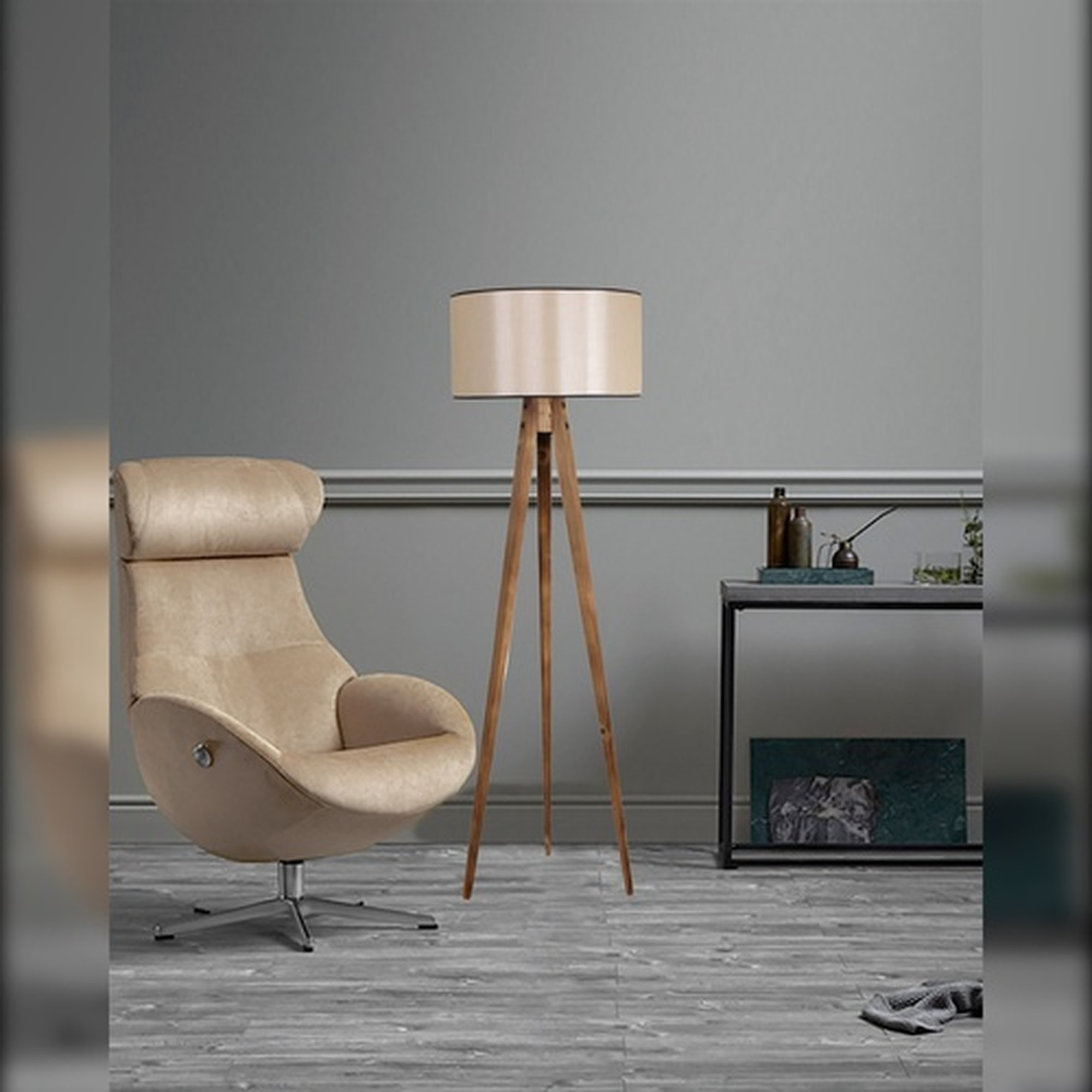 Lámpara de pie con madera, marrón claro, pantalla ancha beige, colección Tanganica, 45x45x153, casquillo E 27 Max 60 W