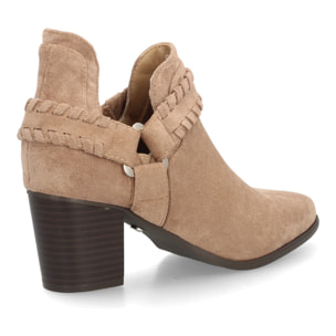 Botín western con detalles trenzados