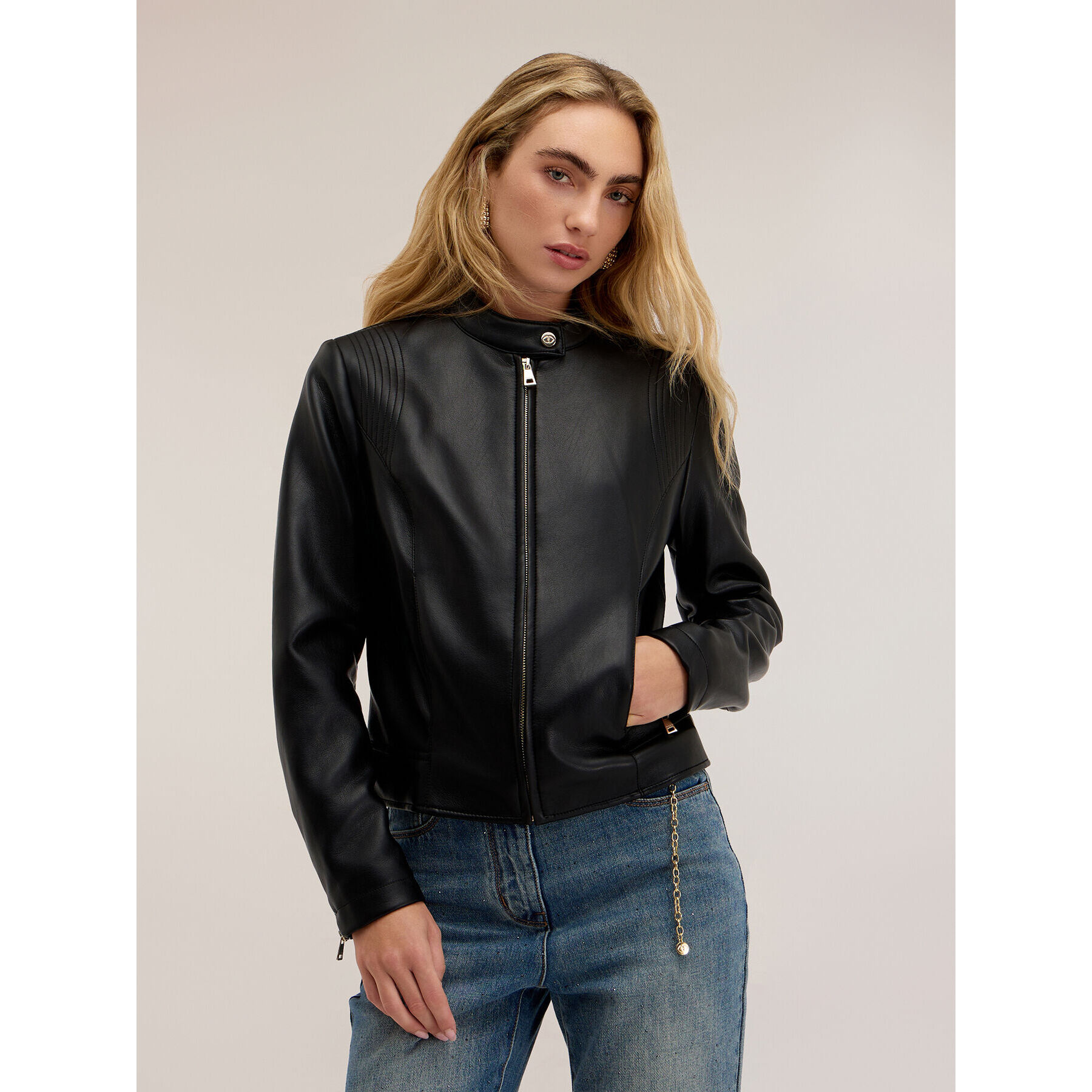 Motivi - Cazadora biker con cremallera y costuras de sastrería - Negro