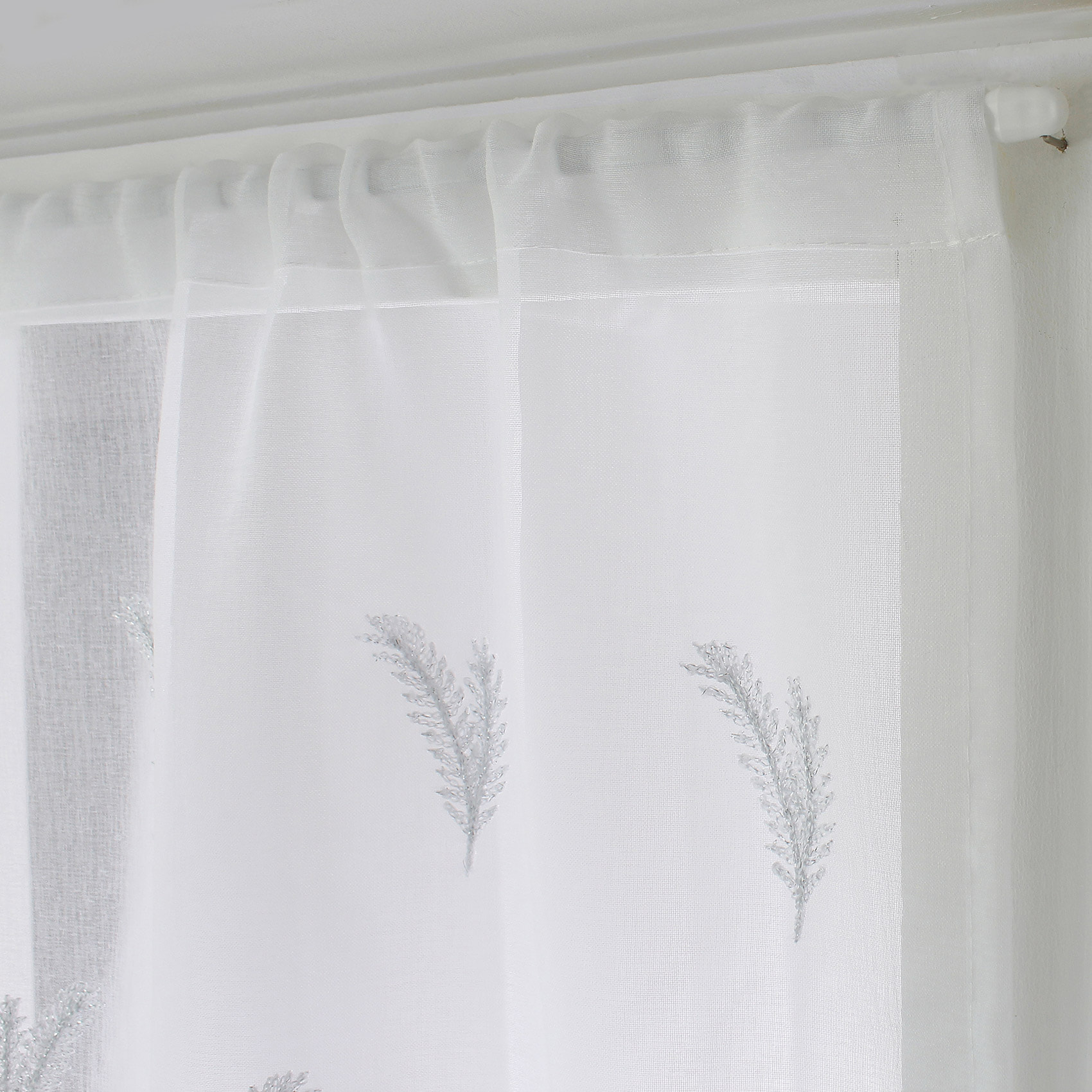 Paire de petits voilages aux broderies bicolores - Blanc