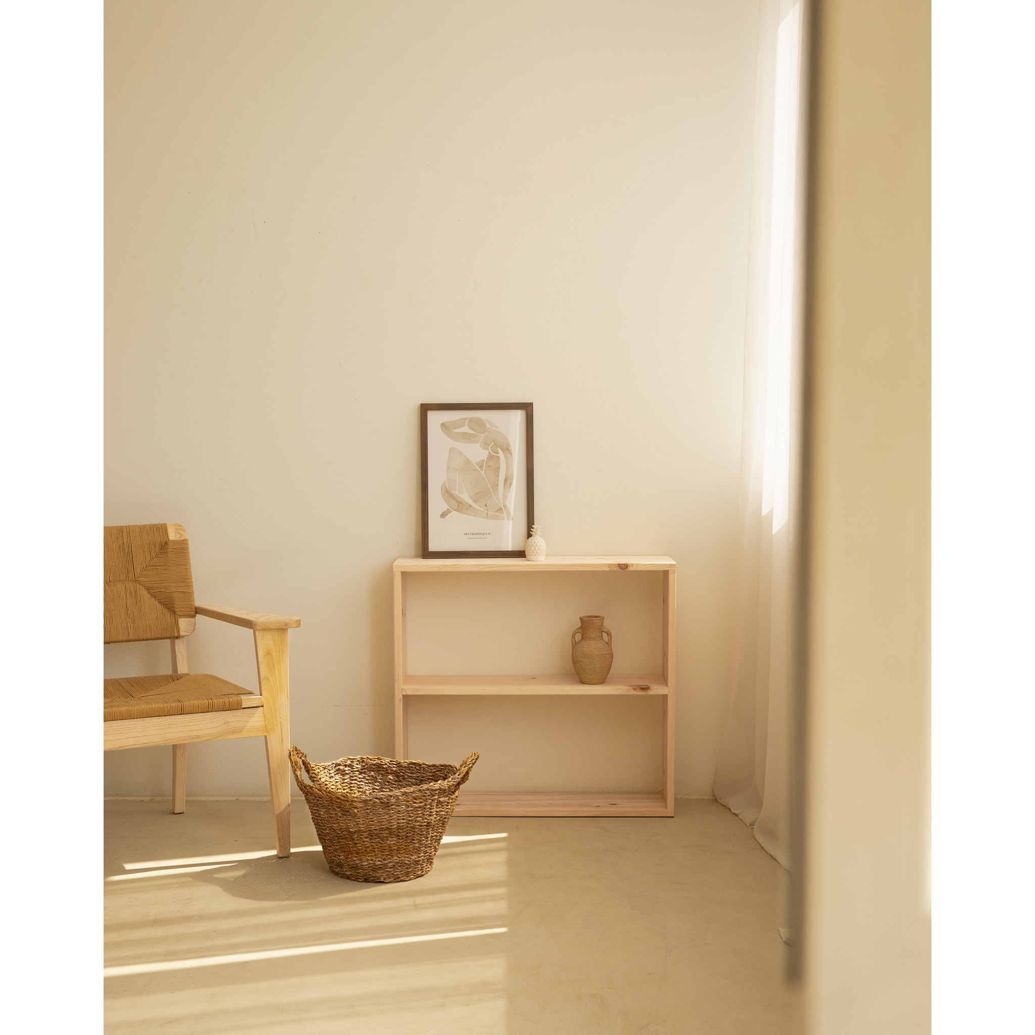 Estantería de madera maciza tono natural con 1 estante Alto: 74 Largo: 80 Ancho: 20