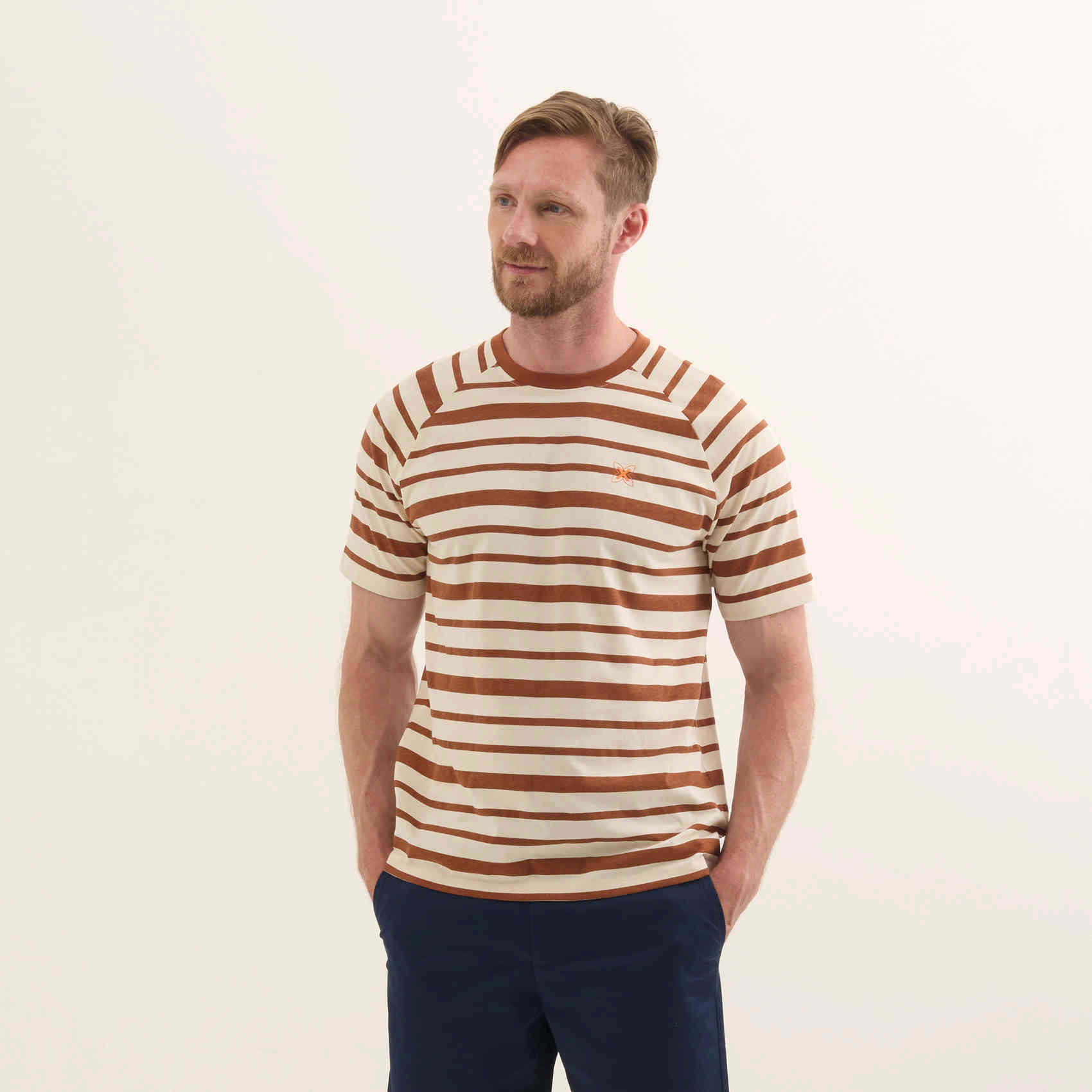 Camiseta de Algodón Orgánico con Logotipo Tipográfico Curvado LIFESTYLE T-SHIRT SOHEL CARAMEL