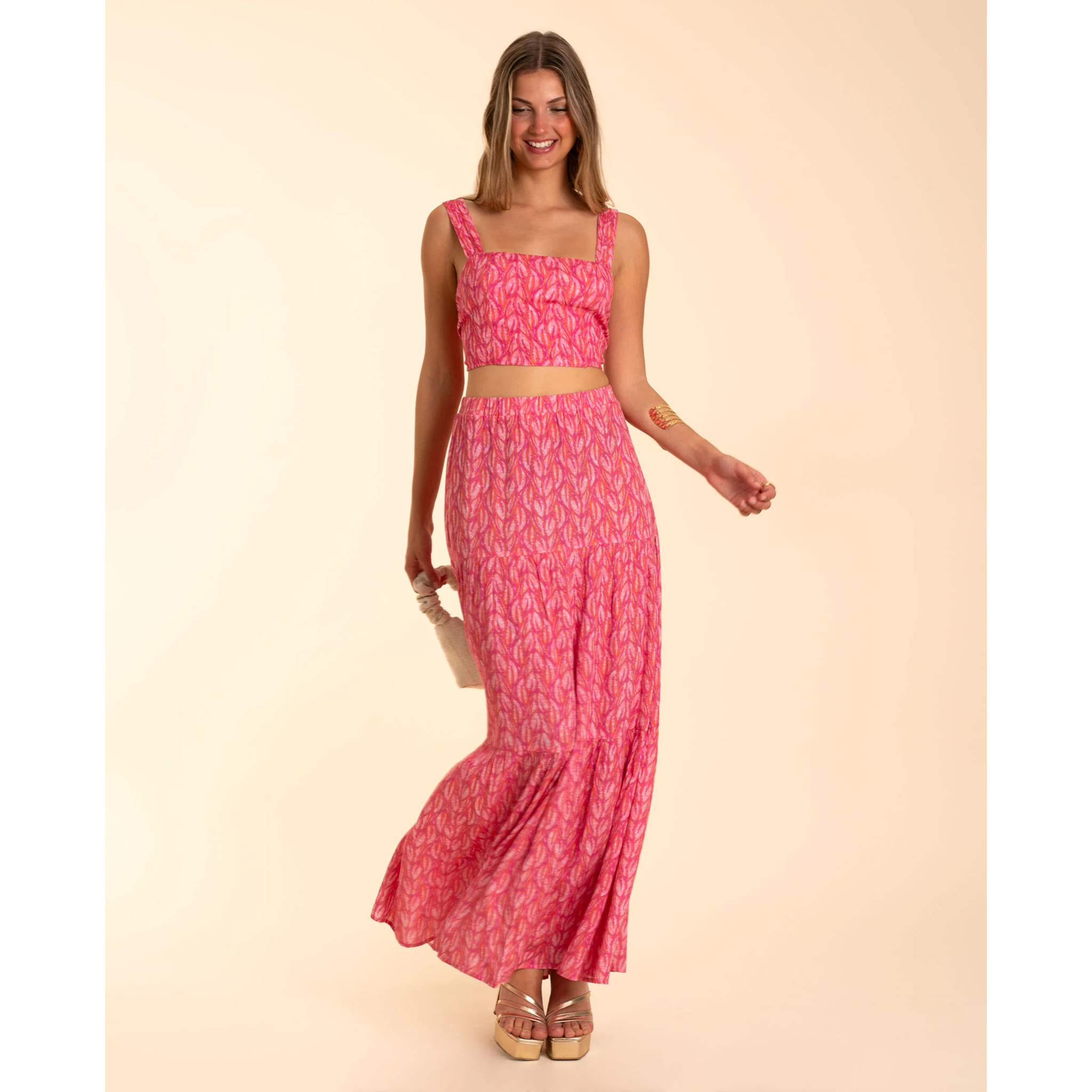 Blusa de mujer lazada en espalda y tirantes.