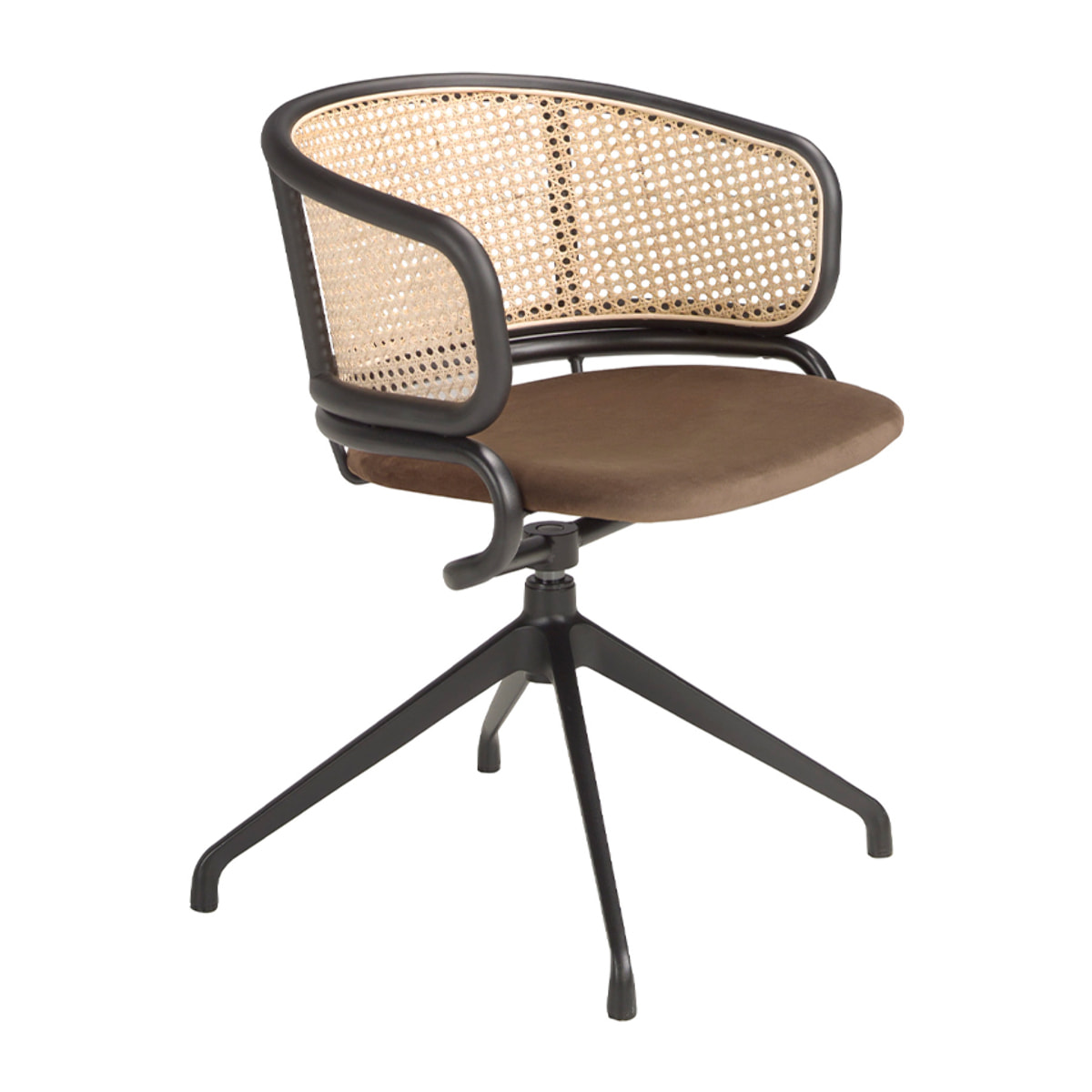 Silla Angel Cerdá giratoria con reposabrazos tapizada en tela aterciopelada en marrón y respaldo de rattán en natural con estructura y patas en acero inoxidable en negro 56x53x74cm