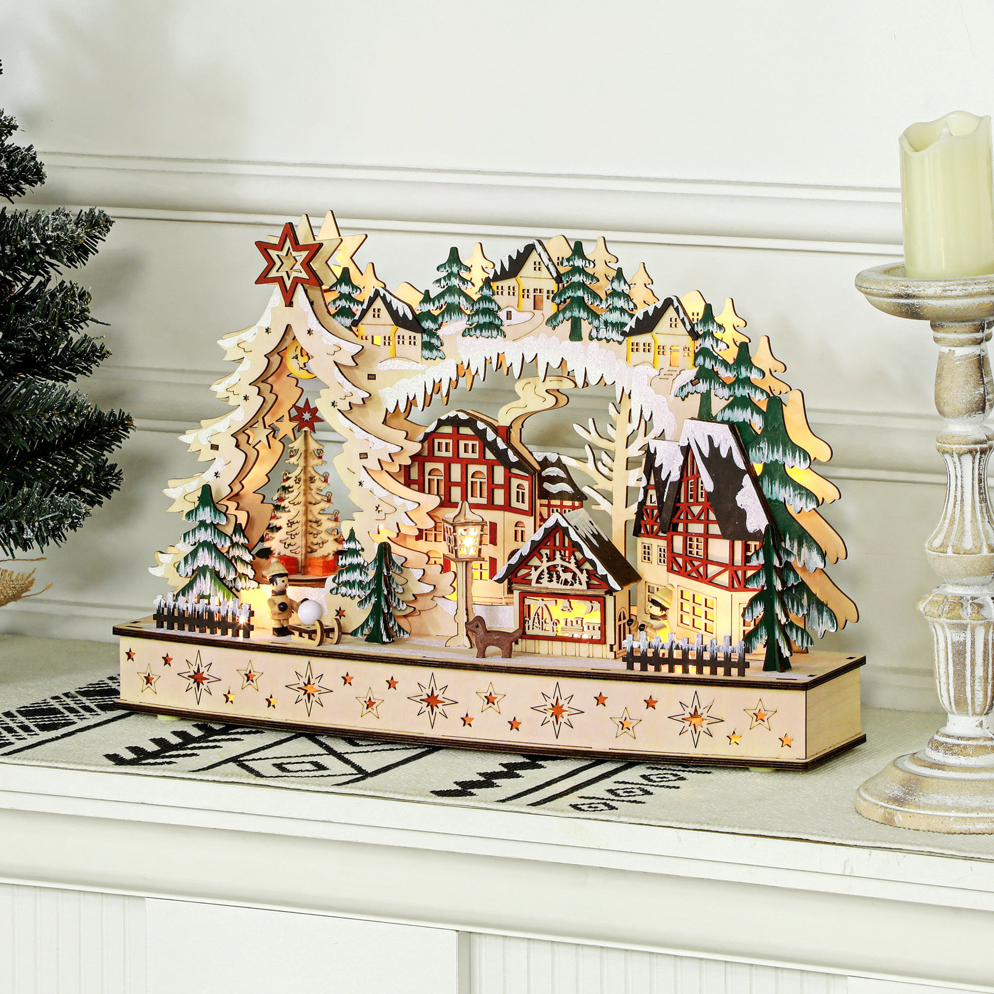 Village de Noël lumineux animé en bois - 20 LED - dim. 45L x 12l x 30H cm
