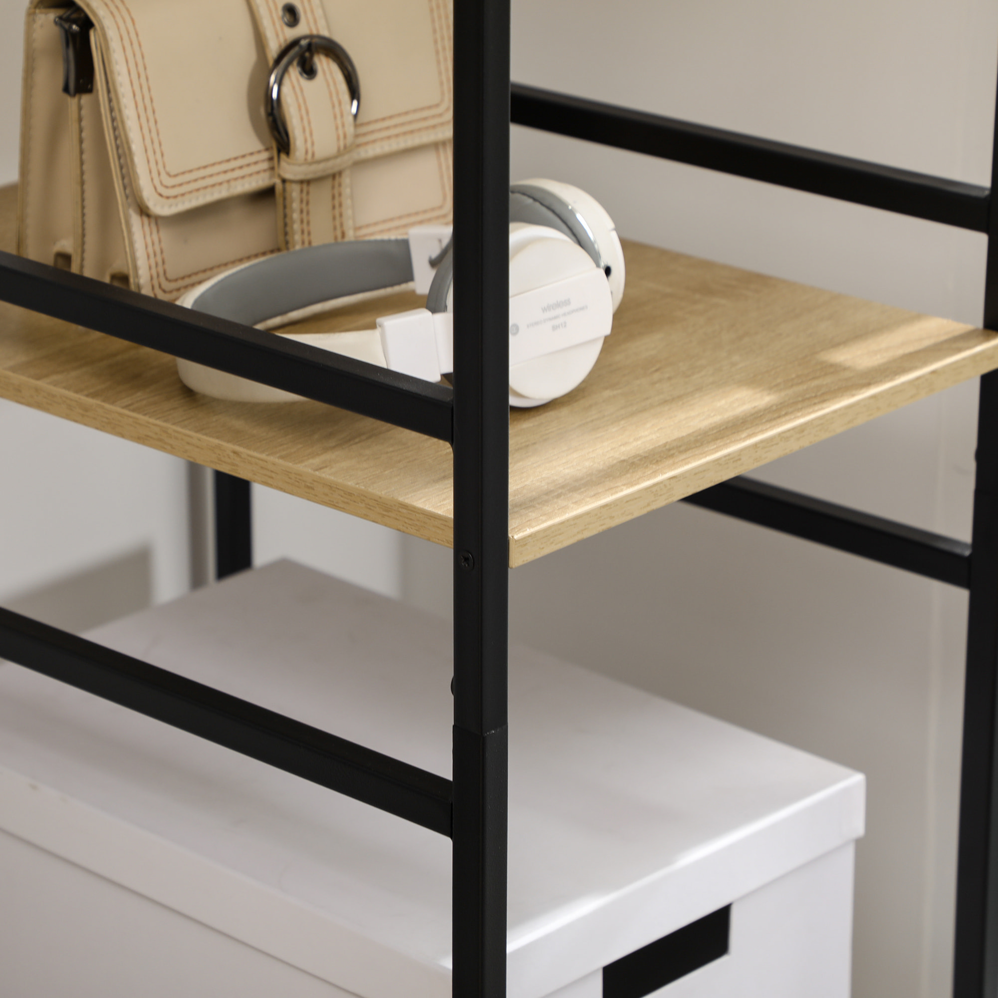 Penderie portant à vêtements style industriel en métal avec tringle et 4 étagères - dim. 100L x 46L x 170,5H cm - métal aspect chêne clair