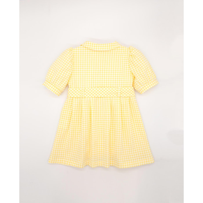 Vestido de manga corta de cuadros vichy amarillos. Bolsillos, cuello y cinturon. Botones en el centro.
