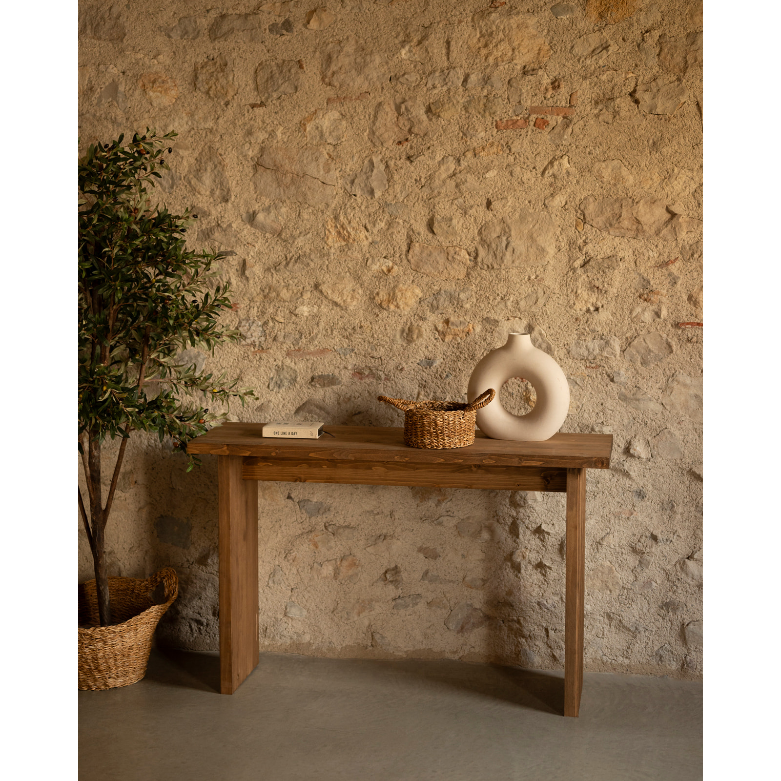 Consola de madera maciza en tono roble oscuro de 120x80cm Alto: 35 Largo: 120 Ancho: 80