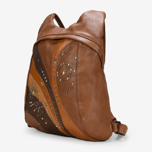 Mochila marrón con tachas