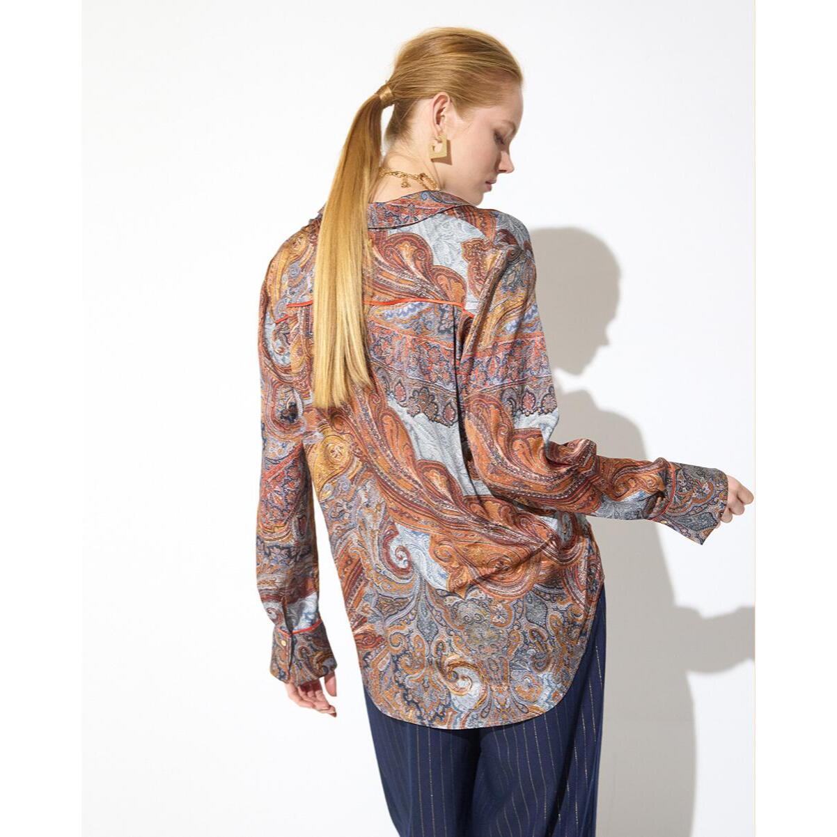 Camicia classica stampata con profili a contrasto