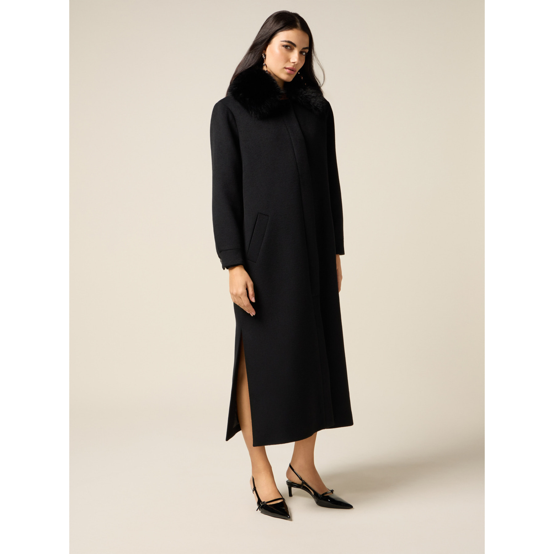 Oltre - Abrigo largo de mezcla de lana con cuello peludo - Negro