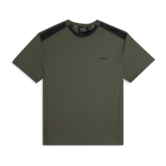 T-shirt con inserti sulle spalle