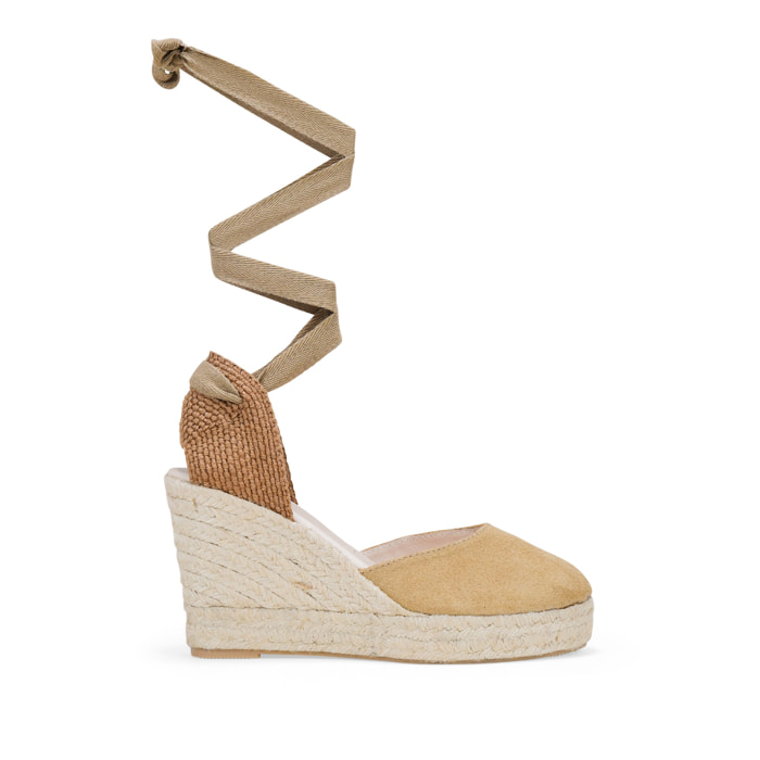 Alpargatas de piel con cuña negras y lazos para atar