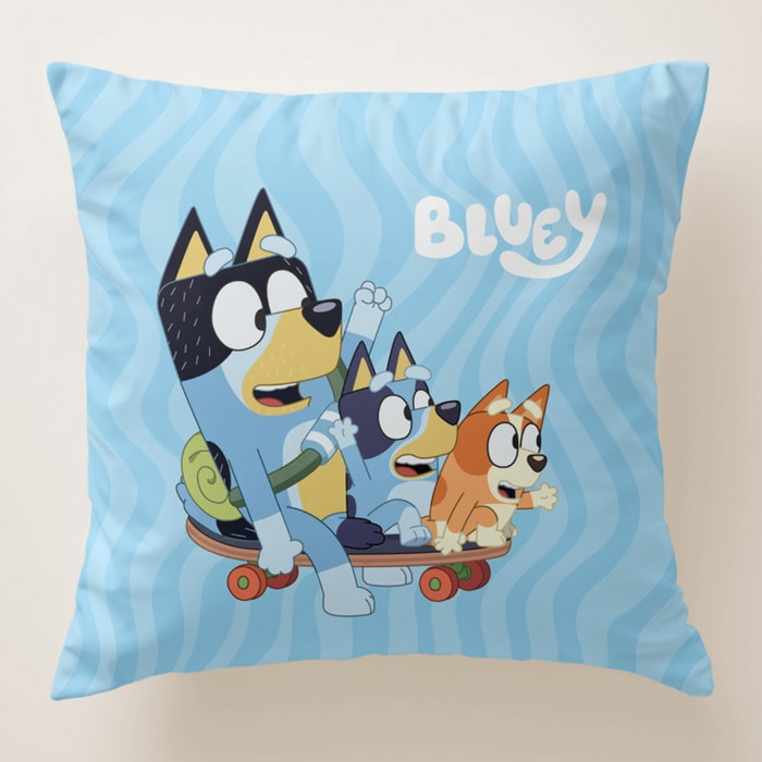 Funda cojin BLUEY con relleno 45x45 .