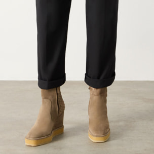 Botín de cuña Brelia en serraje con intrcciato y cierre de cremallera