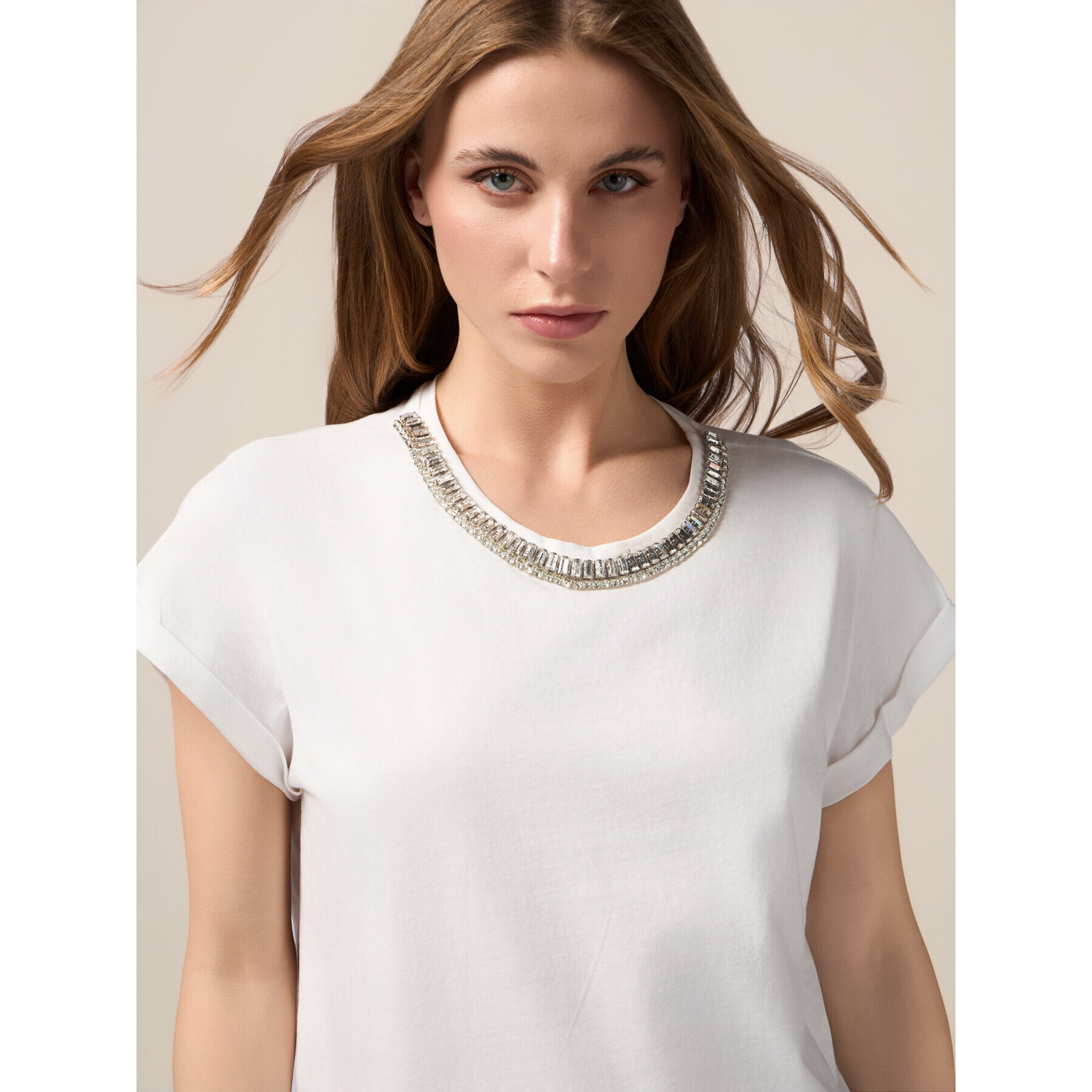 Oltre - T-shirt con applicazione gioiello - Bianco