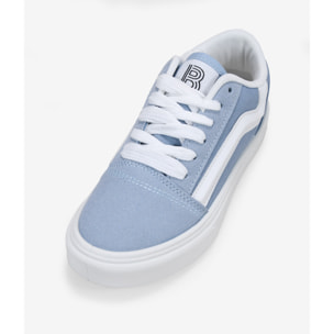 Zapatillas deportivas azul claro con cordones