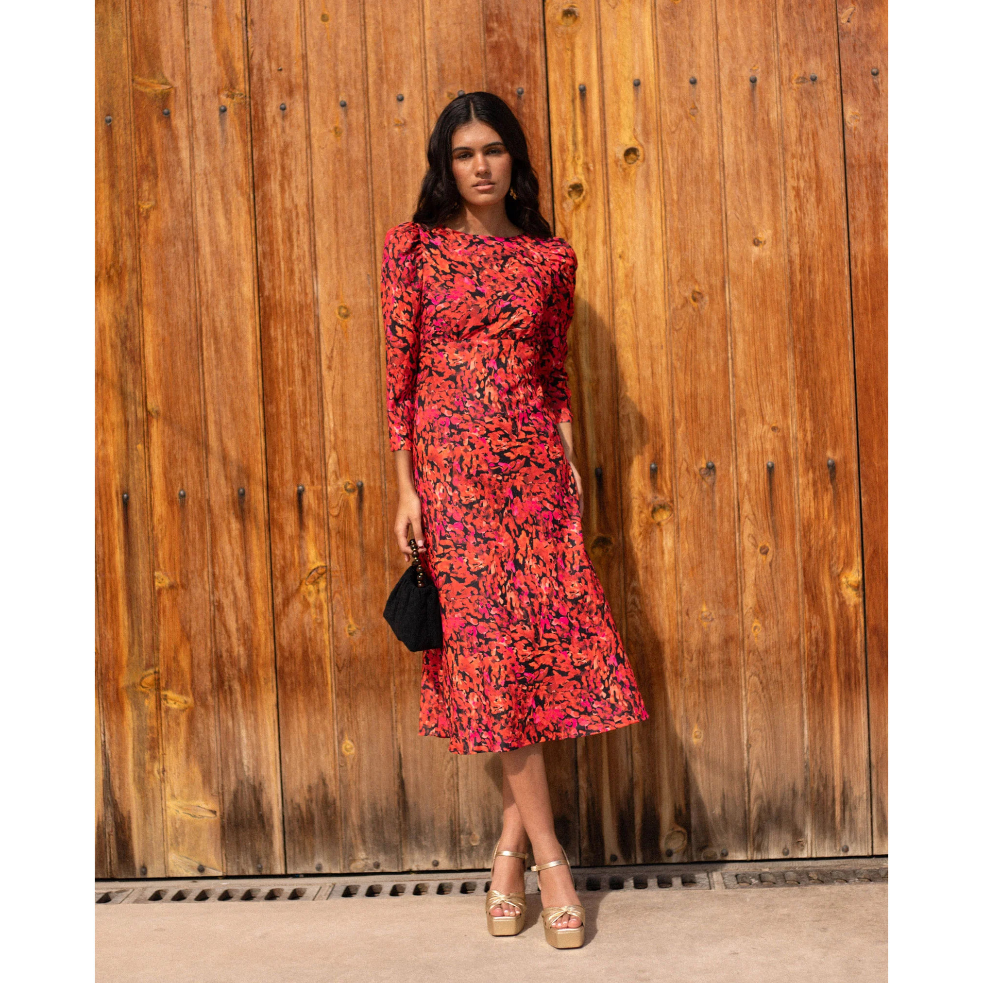 Vestido midi con mangas