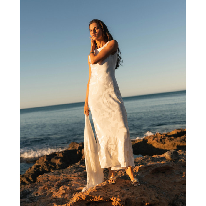 Vestido largo con escote drapeado en espalda