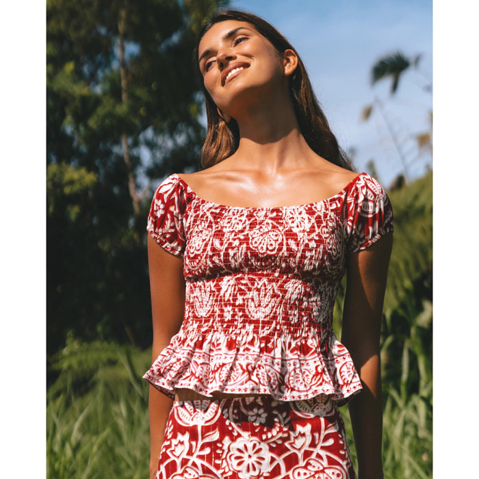 Blusa de mujer crop con tirantes caídos y cuerpo nido de abeja