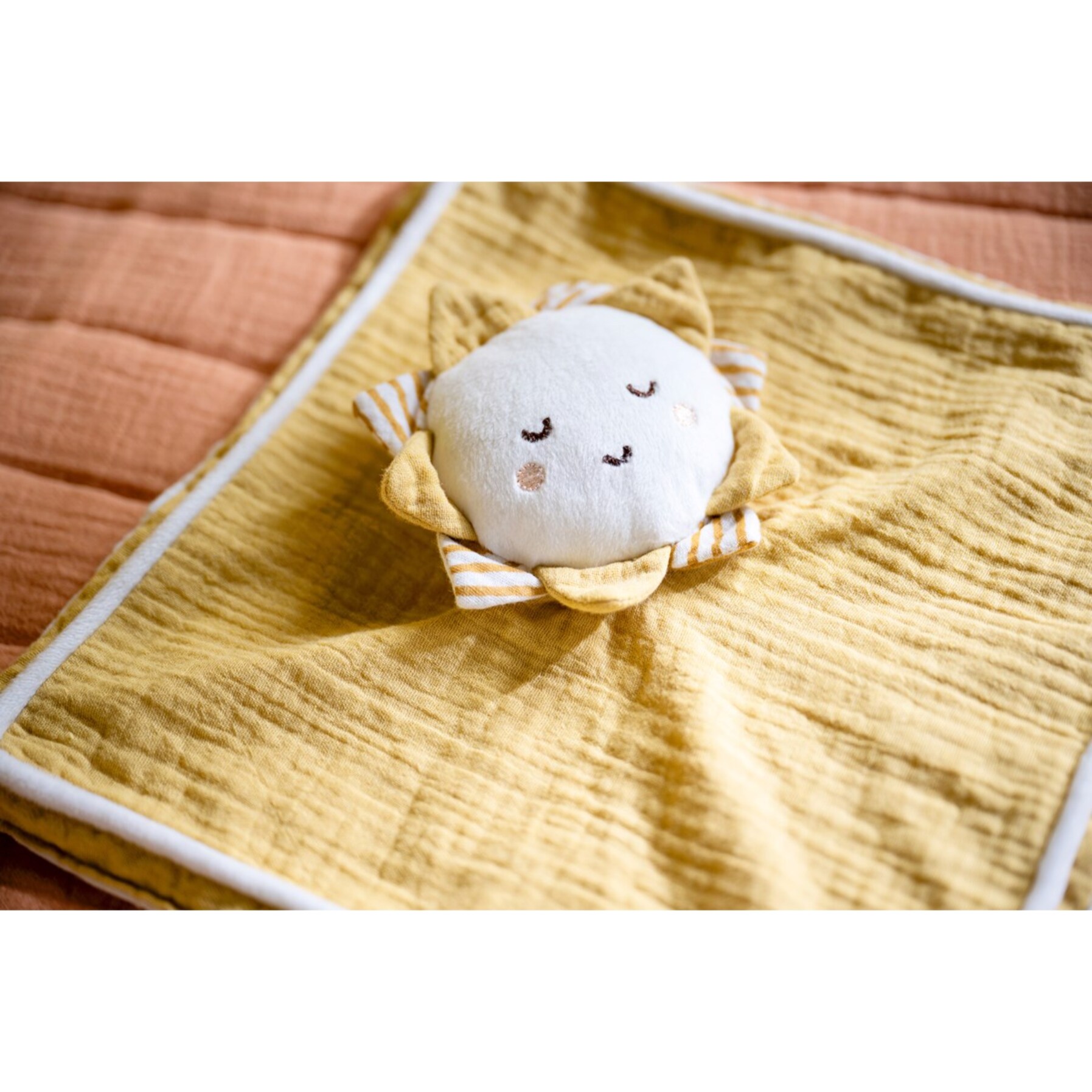 Doudou mouchoir soleil en coton blanc