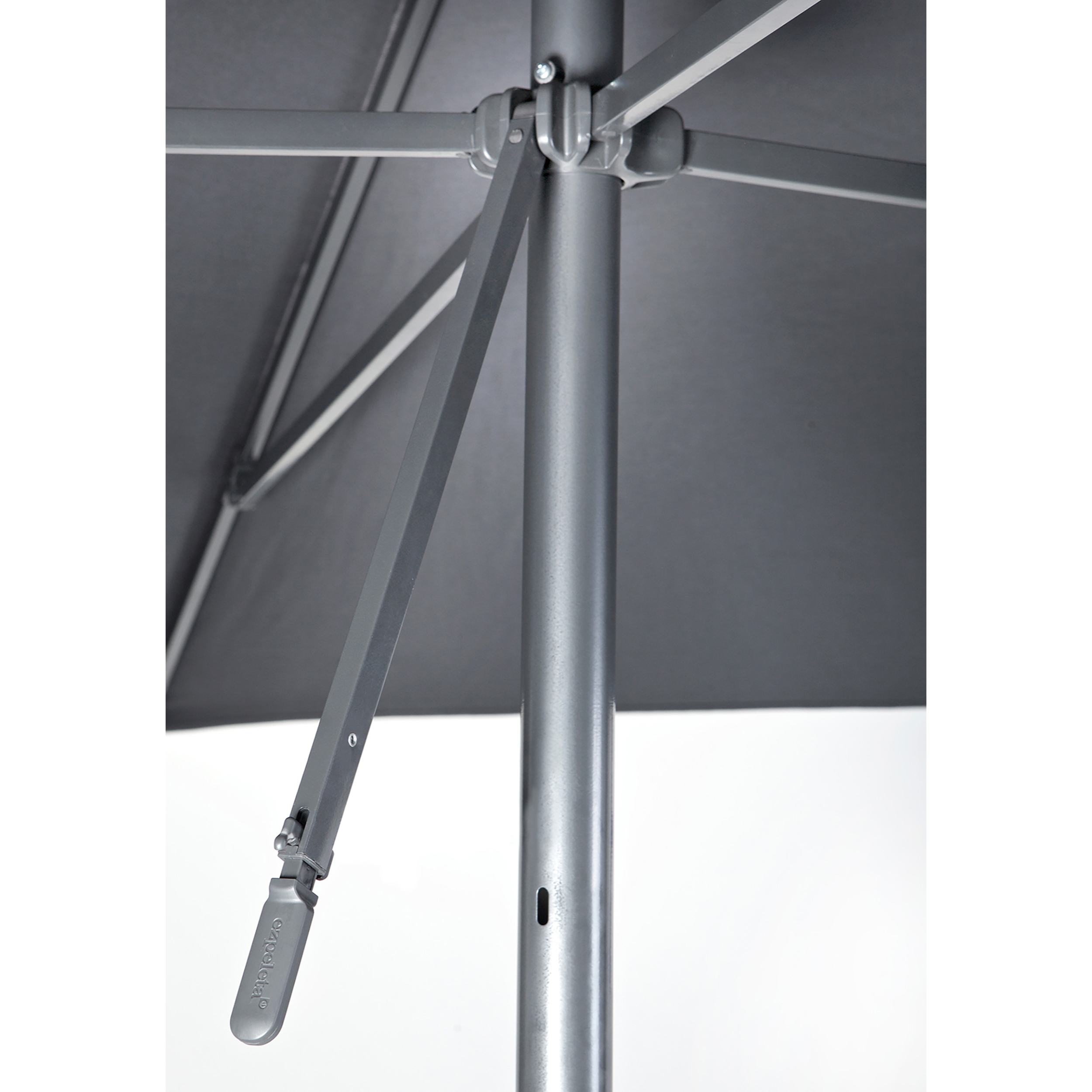 EOLO - Parasol en aluminium laqué et toile Olefin gris anthracite