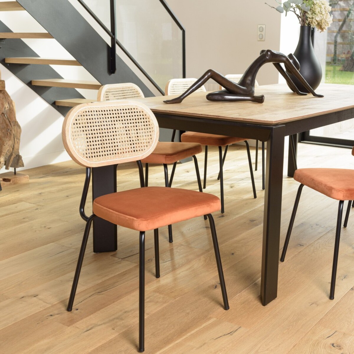 AGATHE - Lot de 2 chaises métal noir assise velours orange ambré dossier rotin