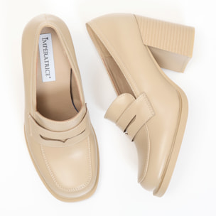 Mocassini in simil pelle con tacco comodo quadrato