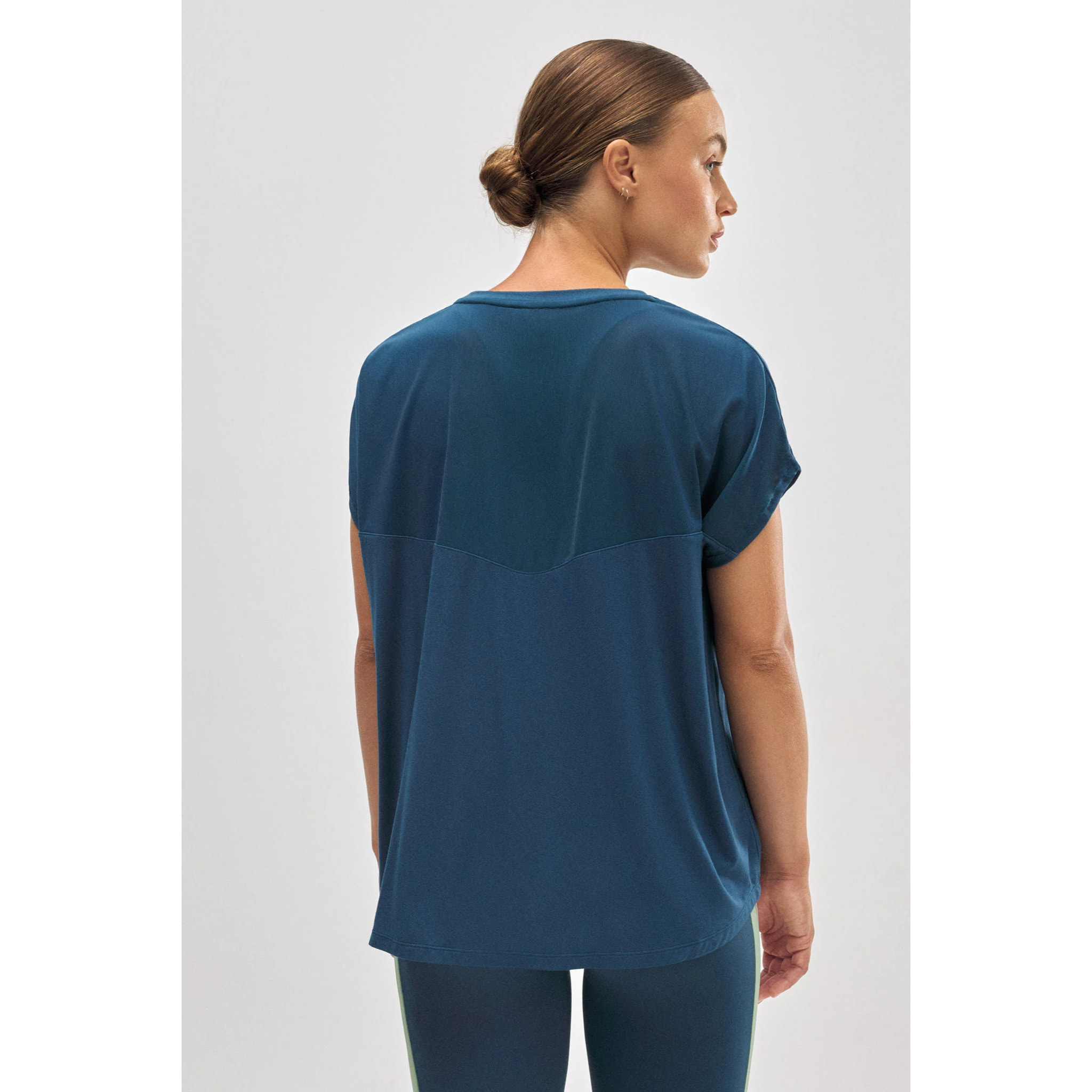 Maglietta sportiva blu a maniche corte