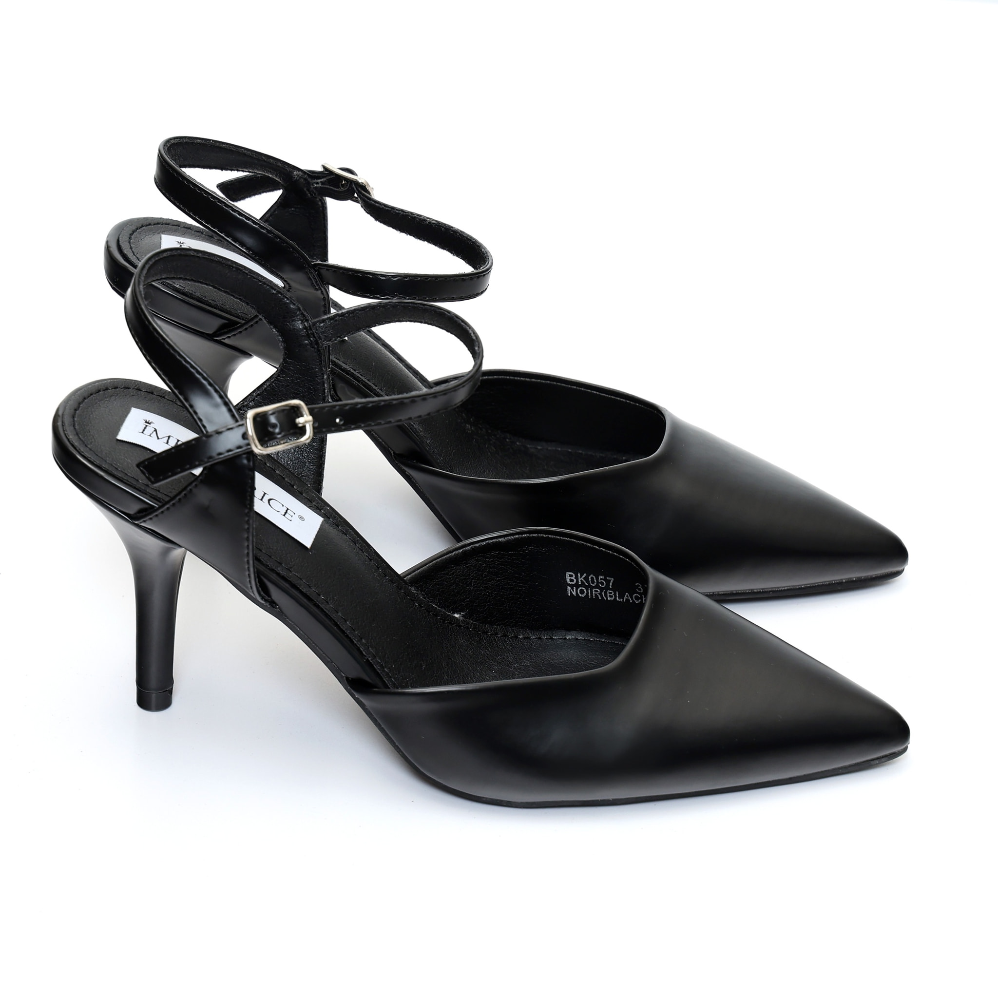 Sandali in simil pelle verniciata con tacco