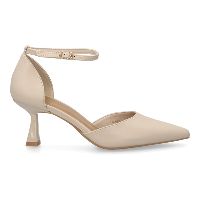 Zapato de salon con cierre de hebilla