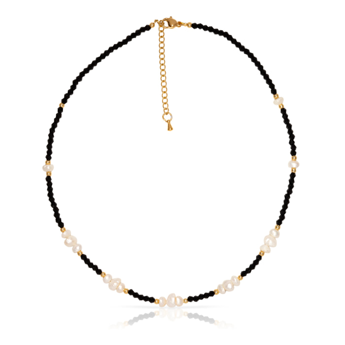Collar de cristal de punta negra y perlas naturales con cierre de mosquetón.