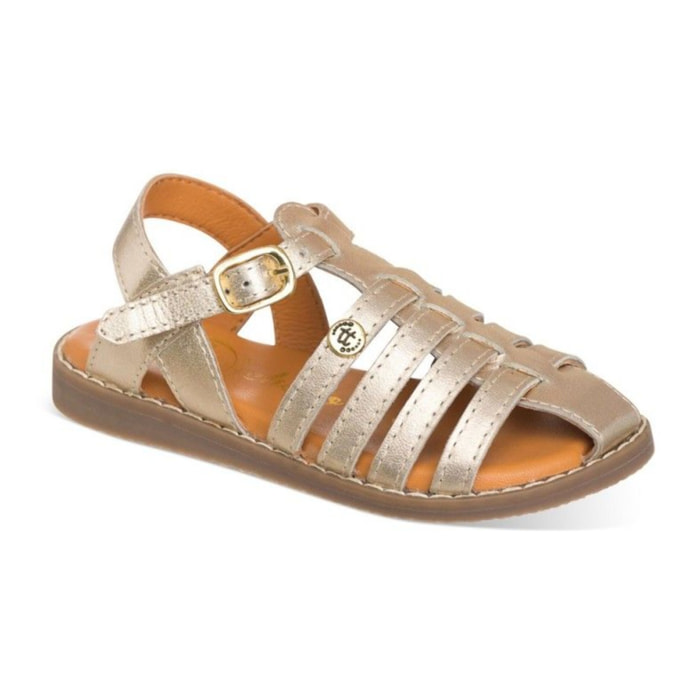 Sandalia cangrejera color blanca confeccionada en piel