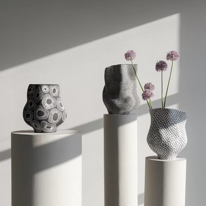 Vase anémone 35cm noir et blanc Kare Design