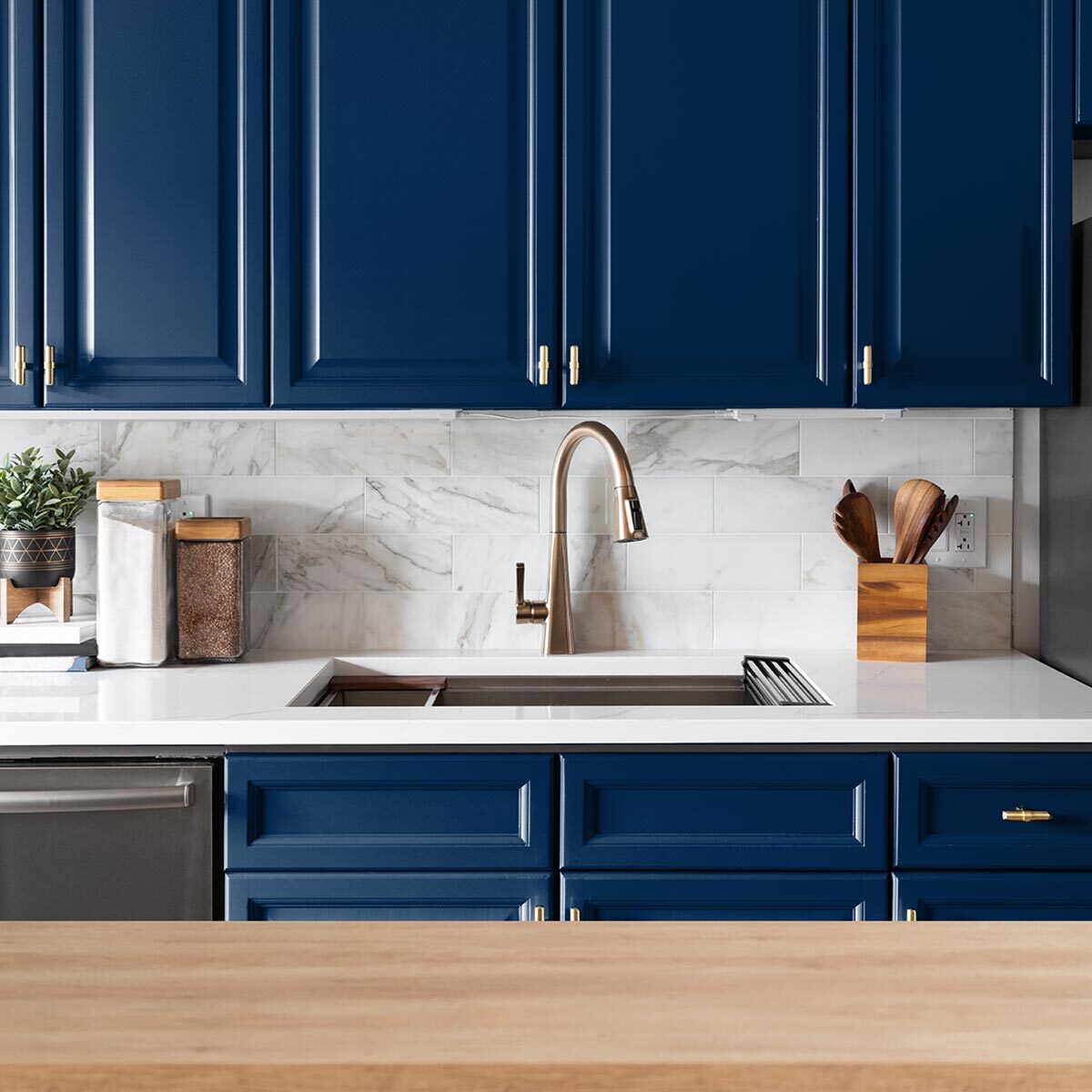 Rouleau adhésif décoratif Vinyle au Mètre - Bleu fonce - Sticker Lavable Imperméable Mur Cuisine Meubles
