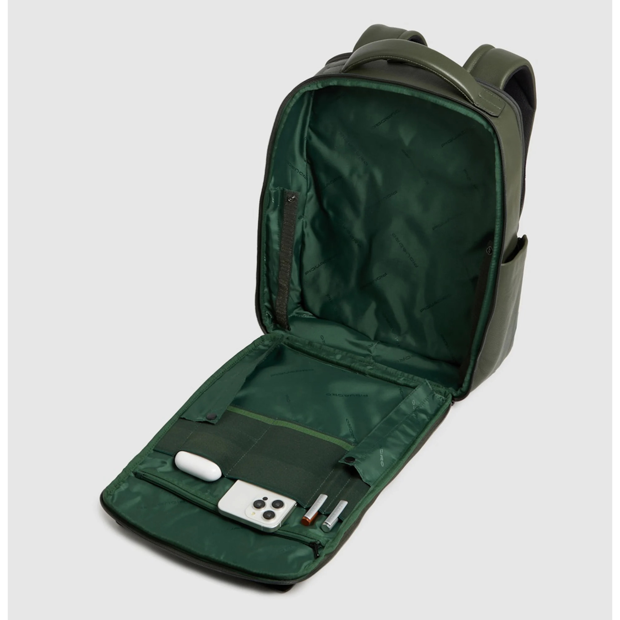 Piquadro Zaino da viaggio in pelle porta pc e iPad® con protezioni antiurto e RFID