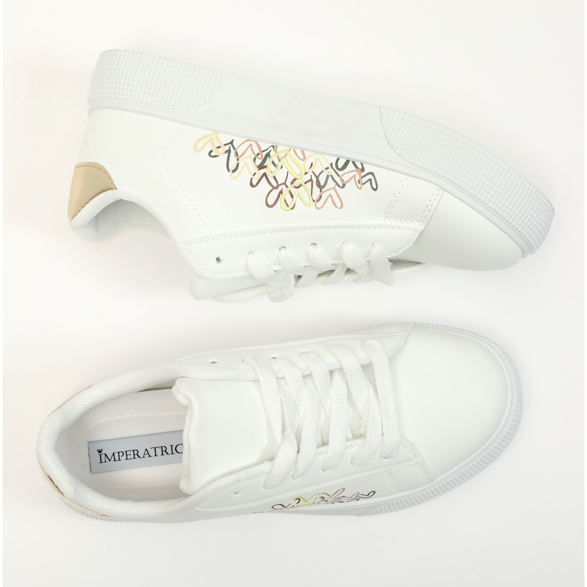 Sneakers in simil pelle con ricamo laterale