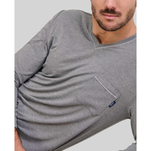 Pijama hombre suave tejido, escote en pico, manga larga y pantalón largo con bolsillos laterales