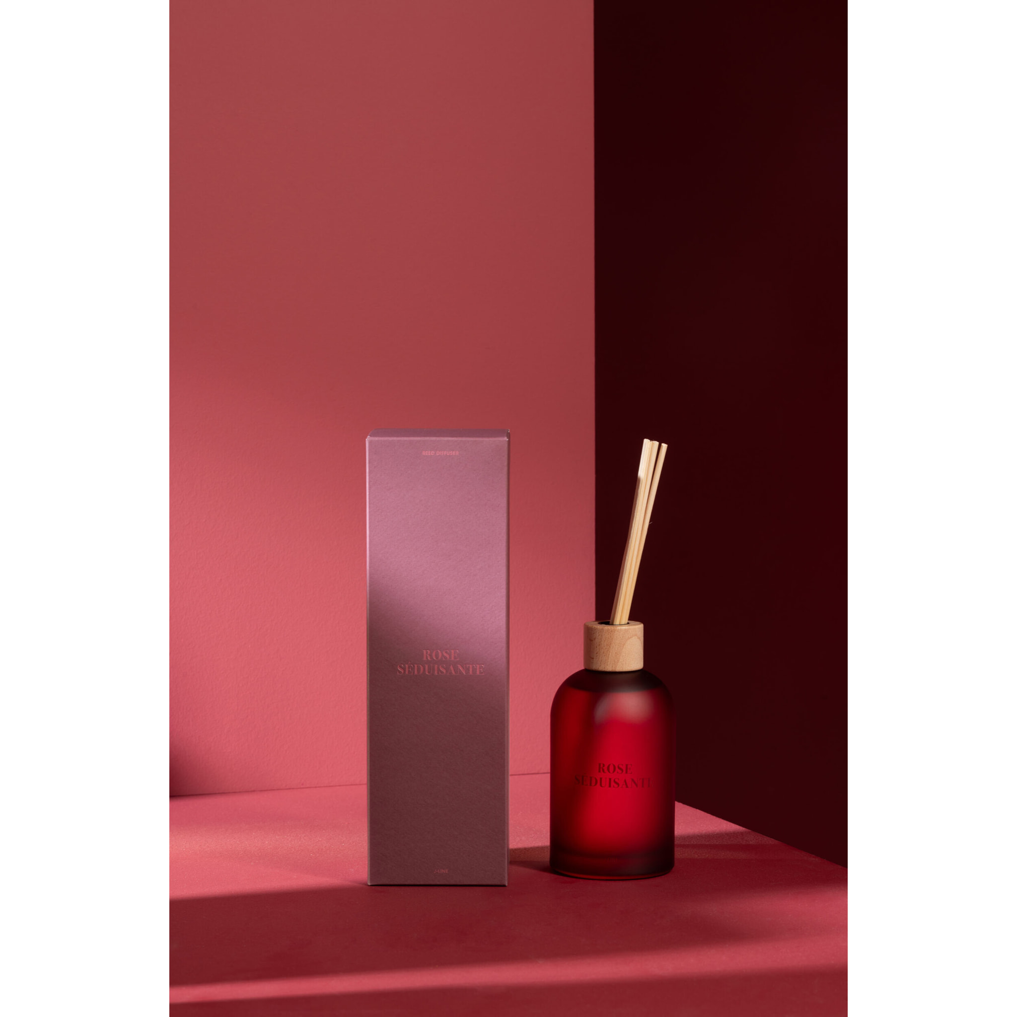 J-Line bâtonnets parfumés Accords Essentiels - Rose Séduisante - rouge - 250 ml