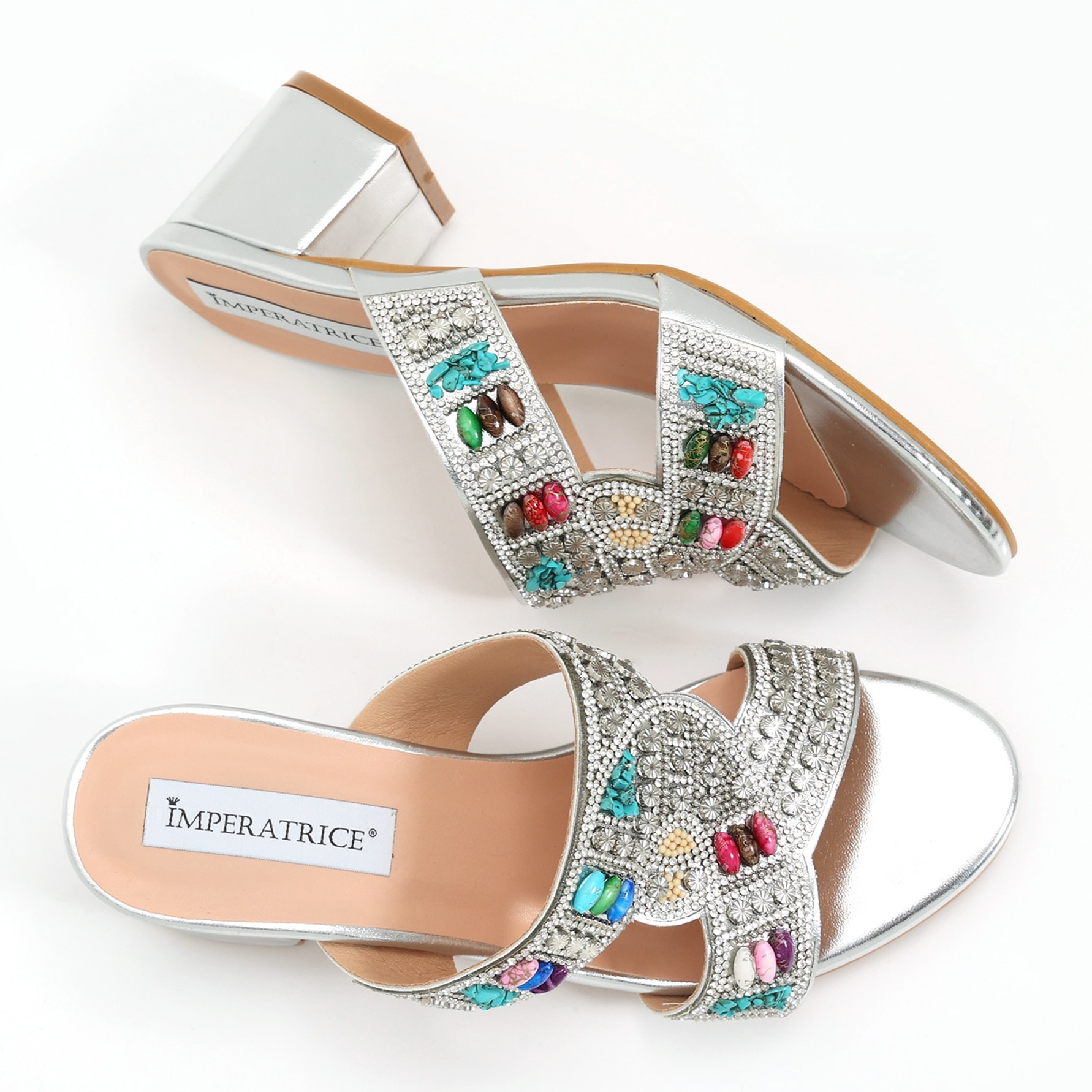 Sandali in simil pelle con tacco comodo ed applicazione di strass e pietre