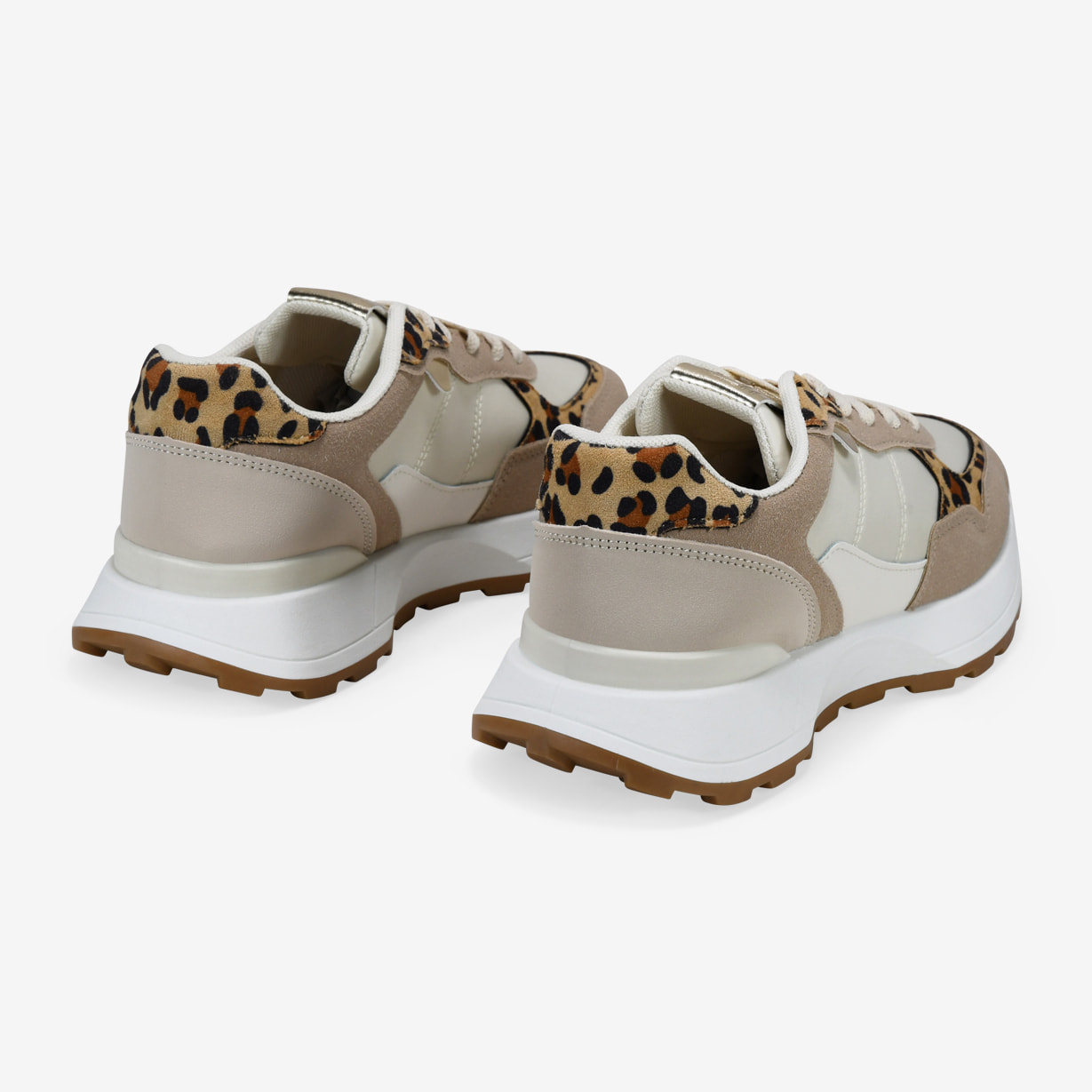 Zapatillas beige con plataforma y leopardo