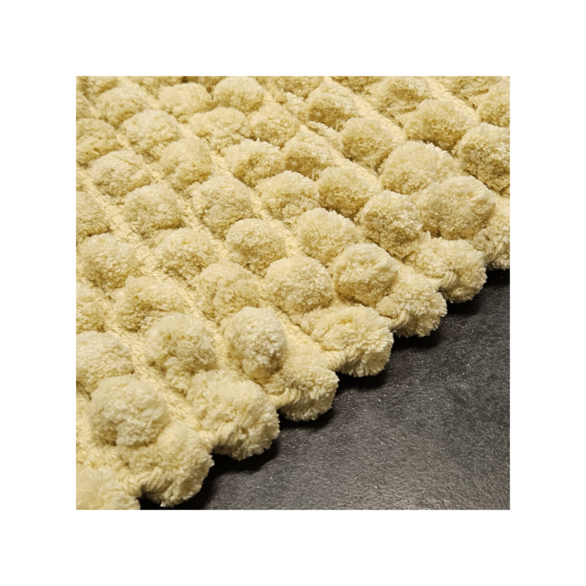 Tapis de salle de bain rectangulaire 40 x 60 cm avec pompons - 6 coloris - POP